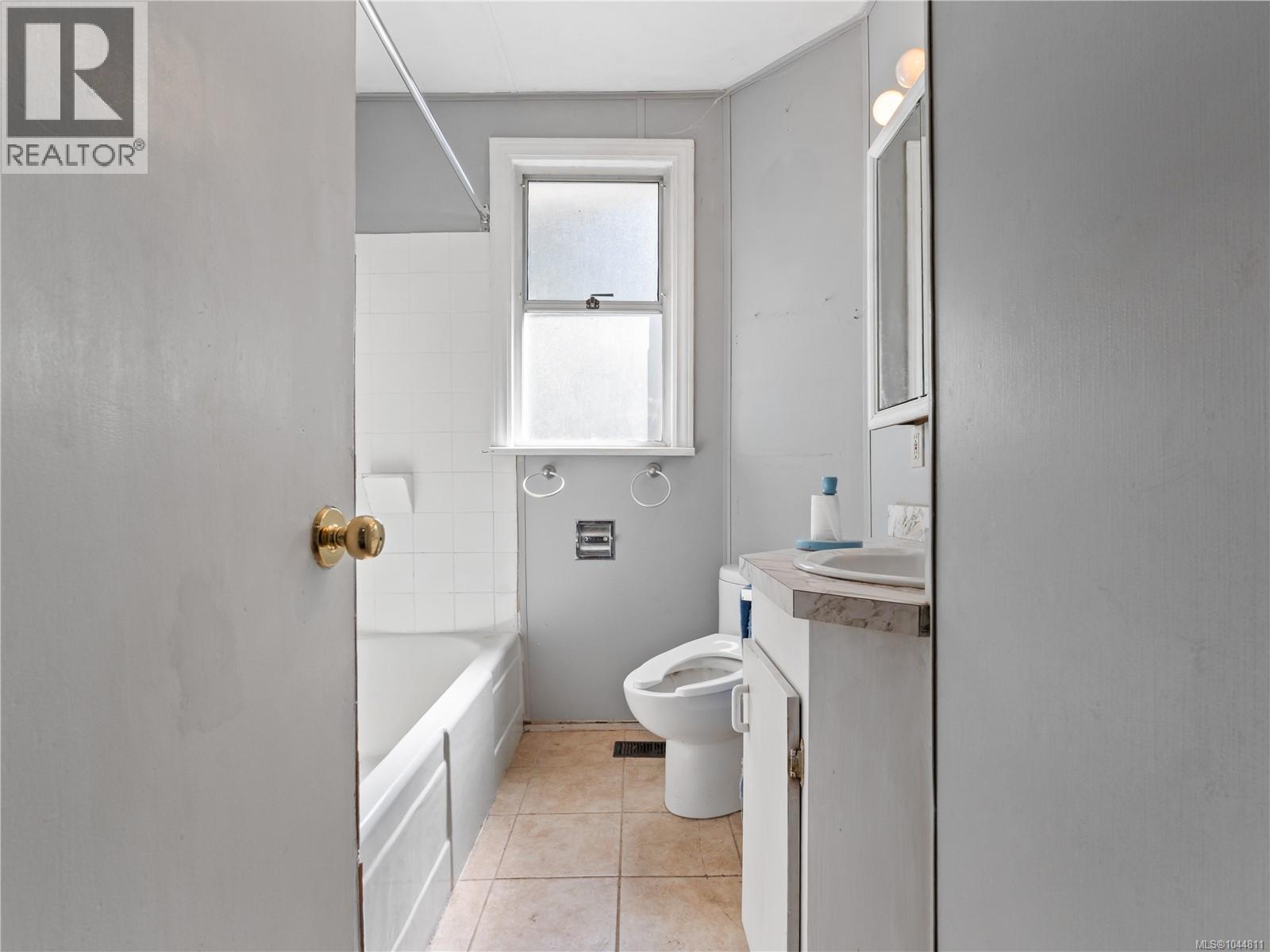 2968 Arbutus St - Image 10
