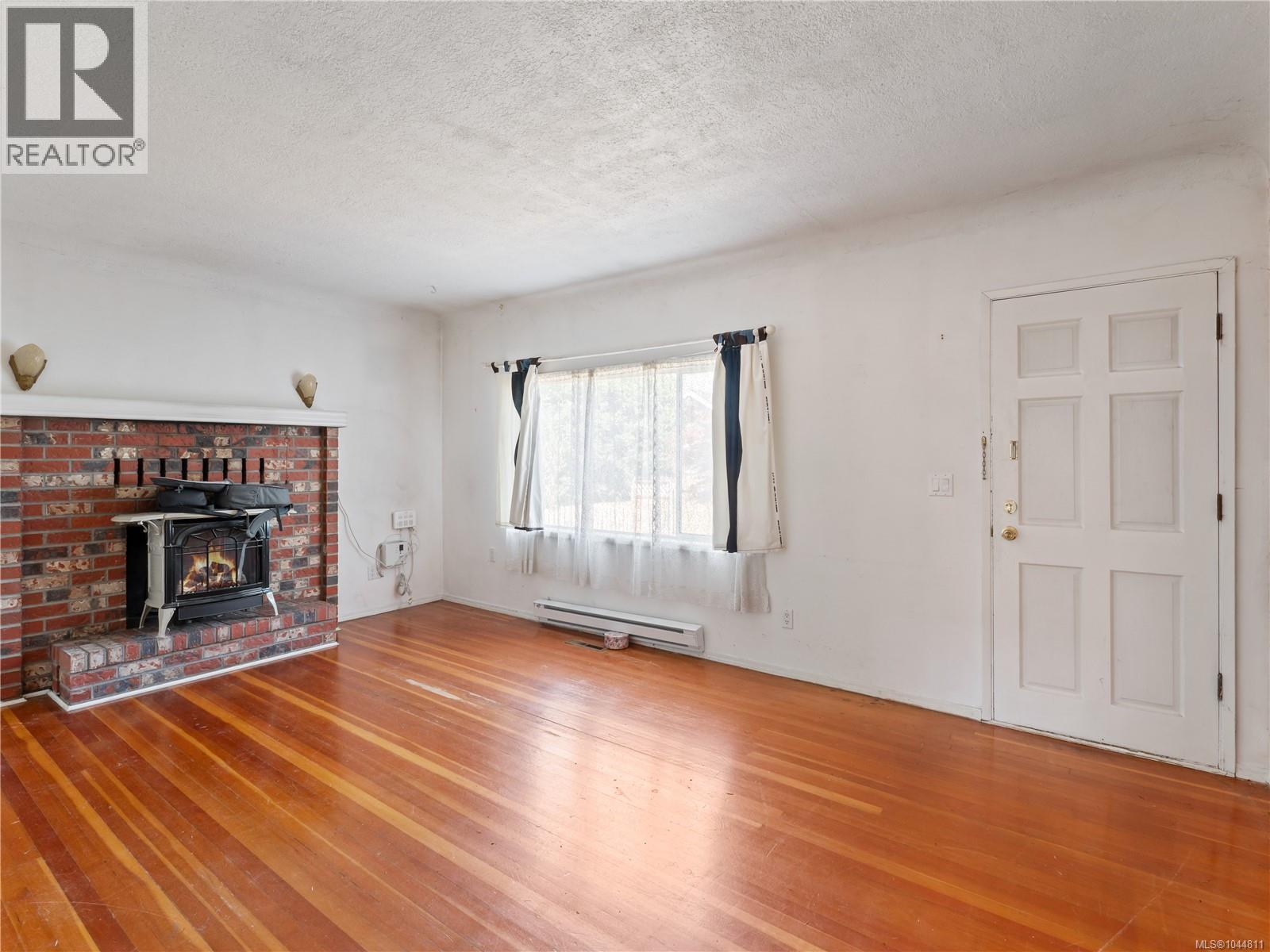 2968 Arbutus St - Image 3