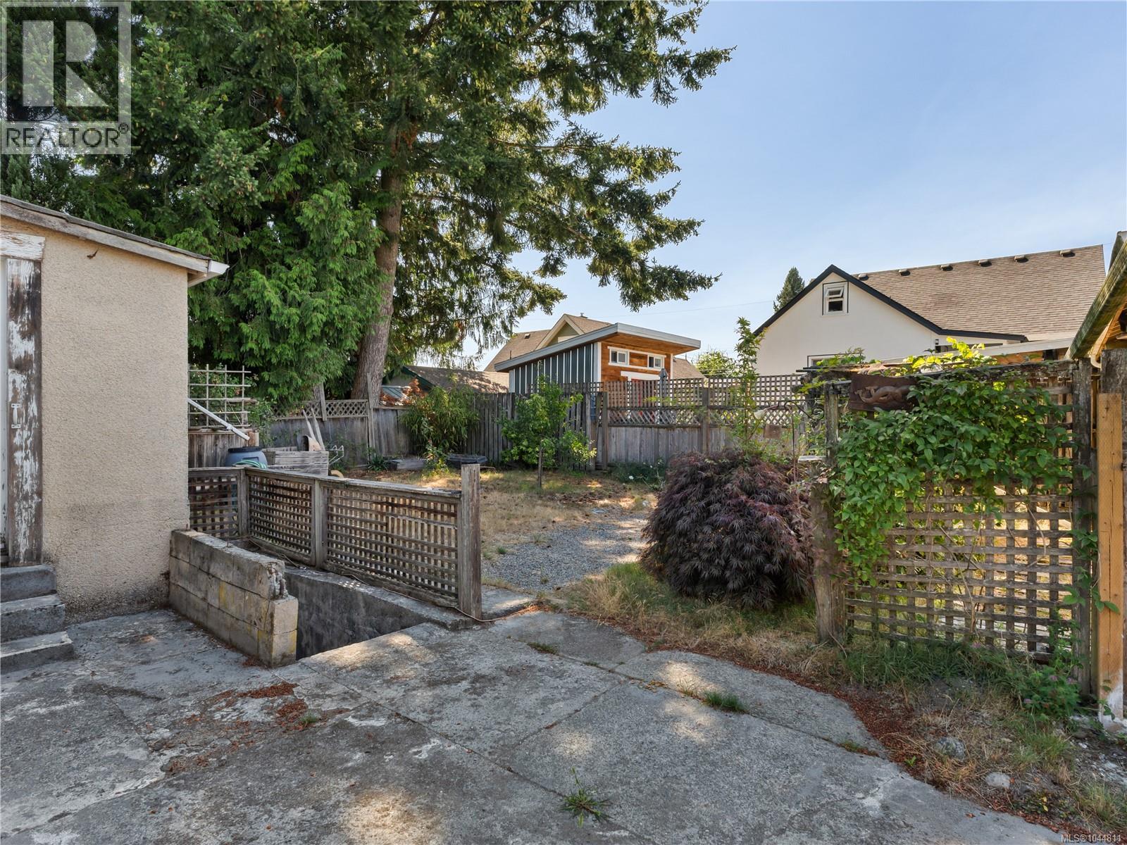 2968 Arbutus St - 18