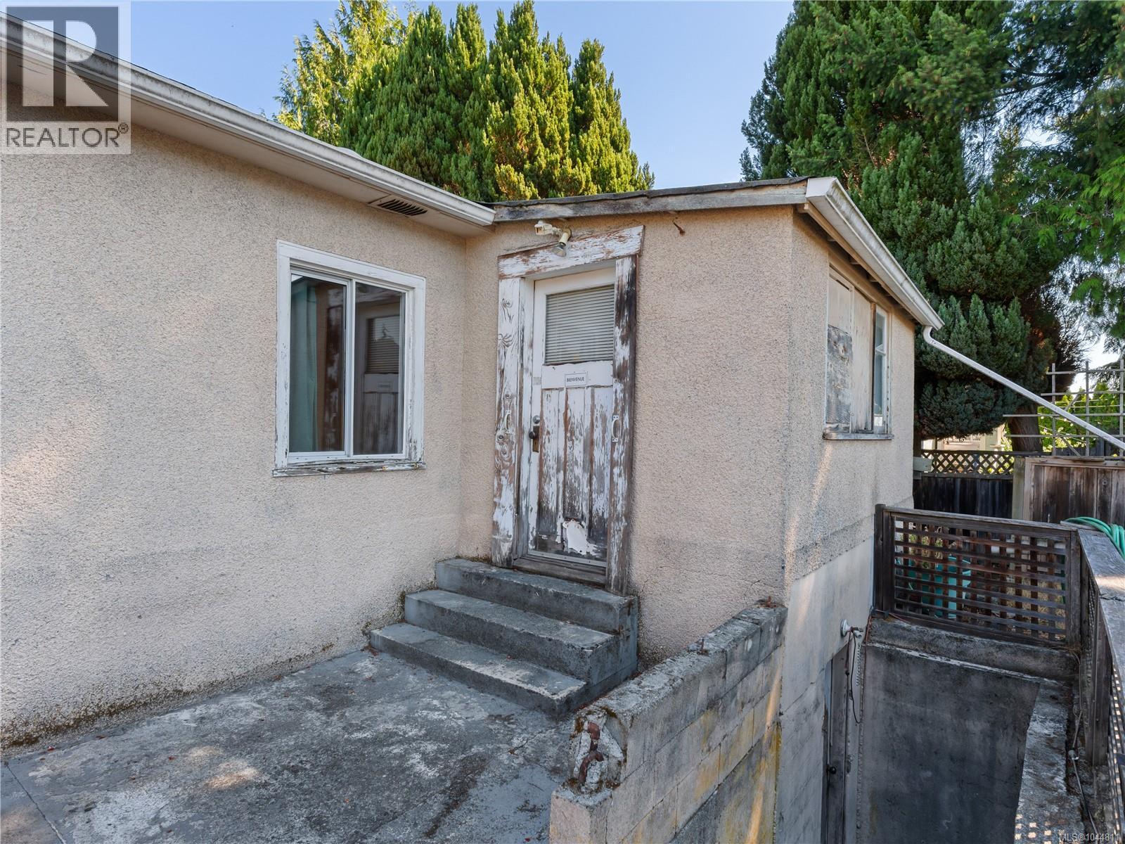 2968 Arbutus St - Image 23