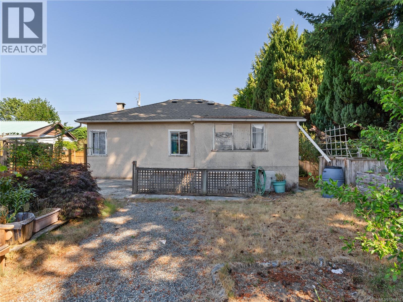 2968 Arbutus St - 21
