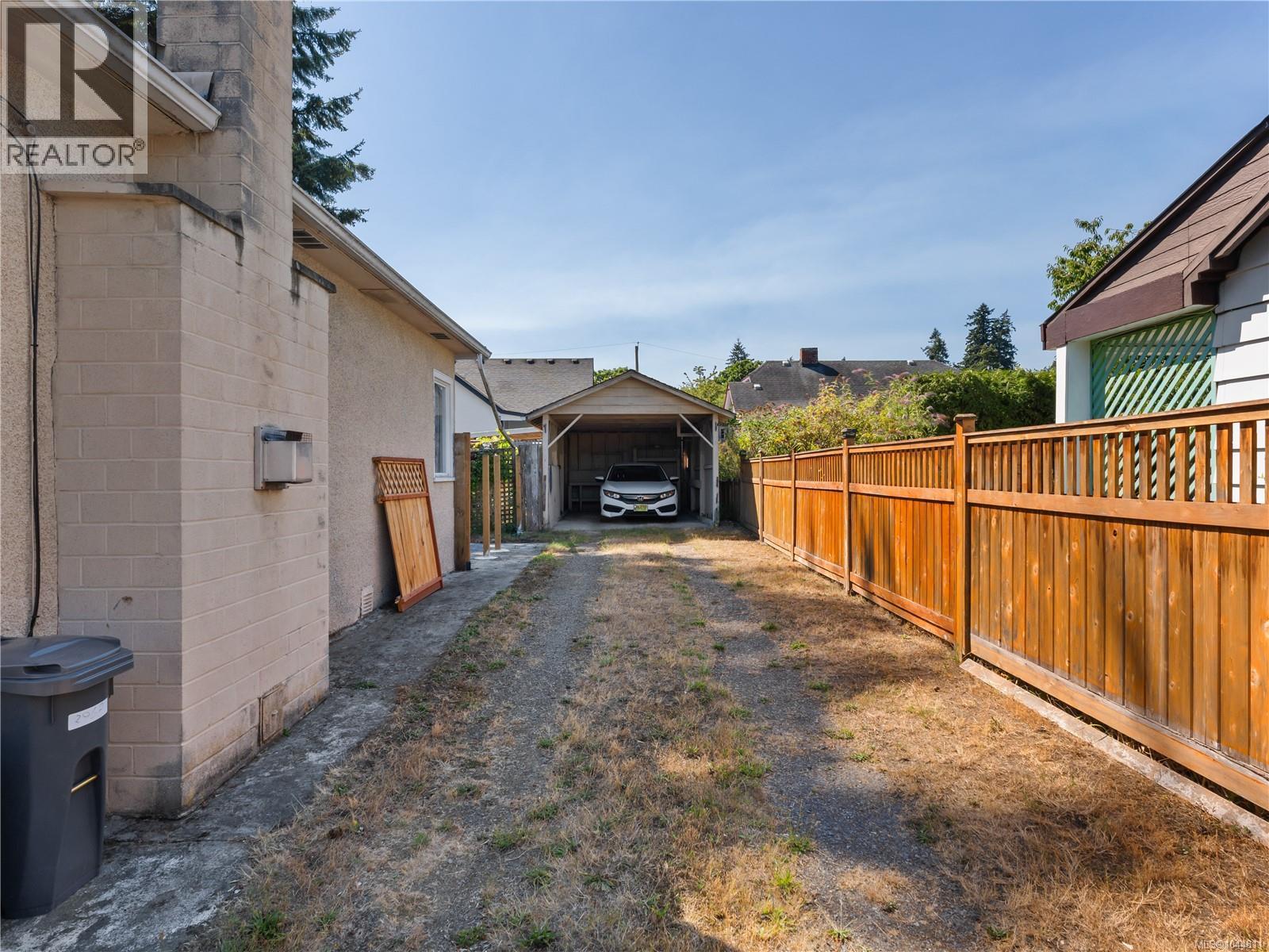 2968 Arbutus St - Image 17