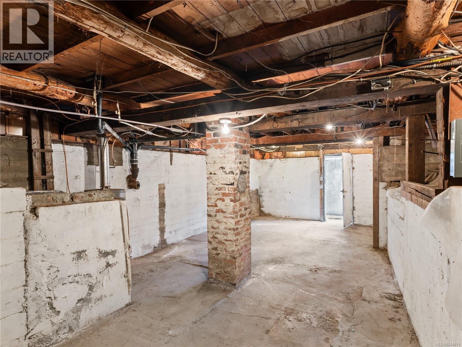 2968 Arbutus St - Image 13