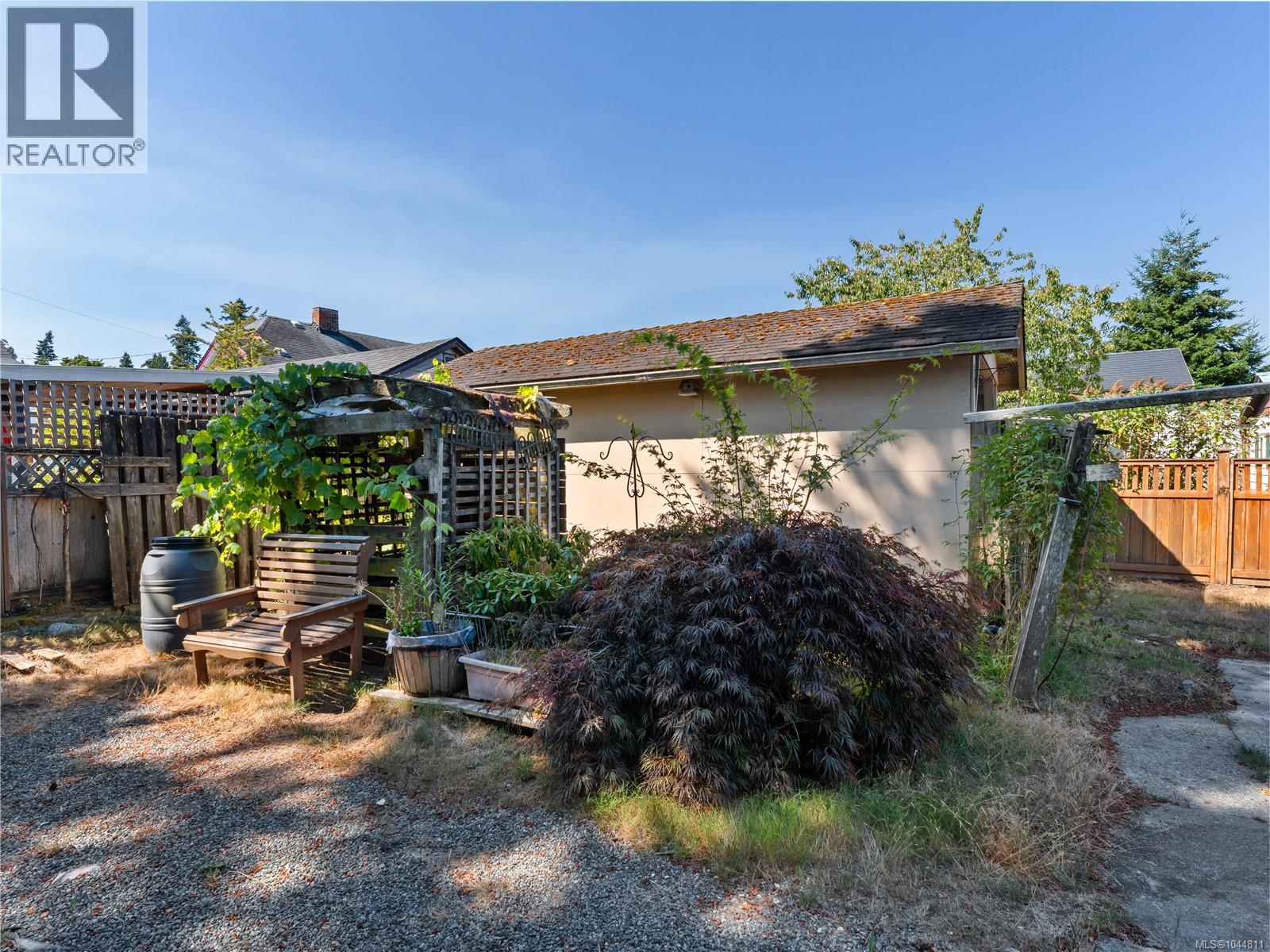 2968 Arbutus St - Image 22