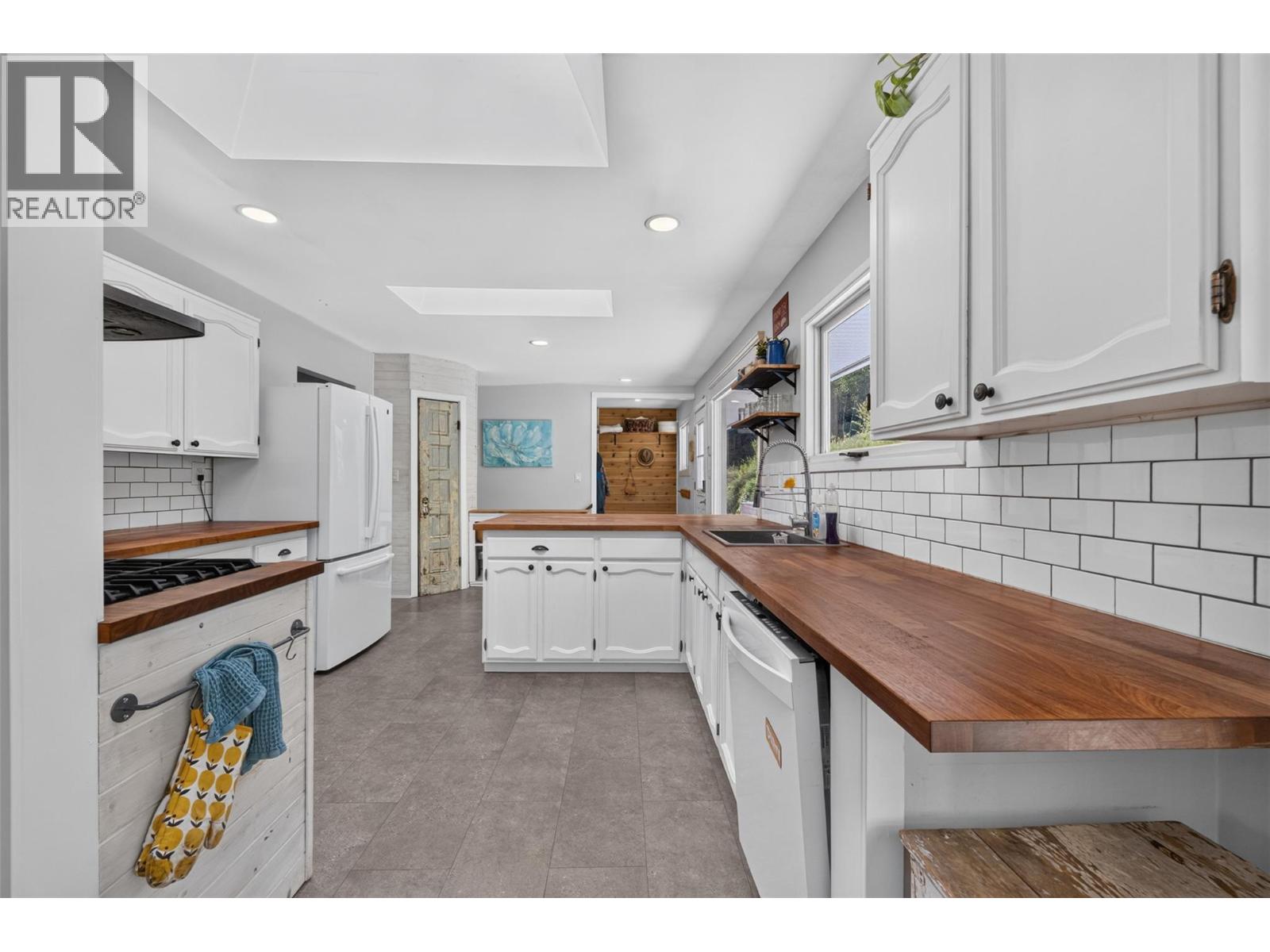  450 20 Avenue Southwest, Salmon Arm