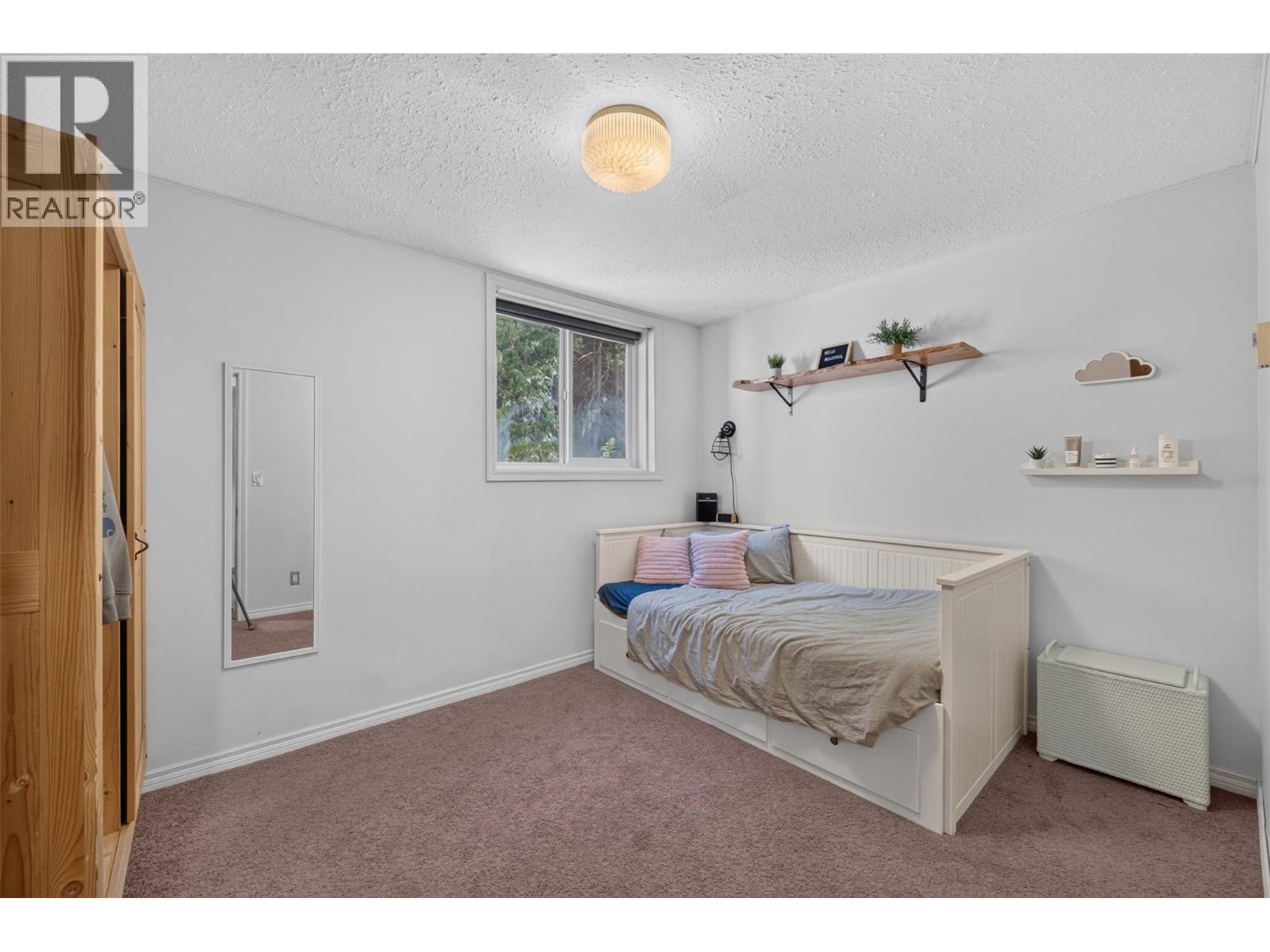  450 20 Avenue Southwest, Salmon Arm