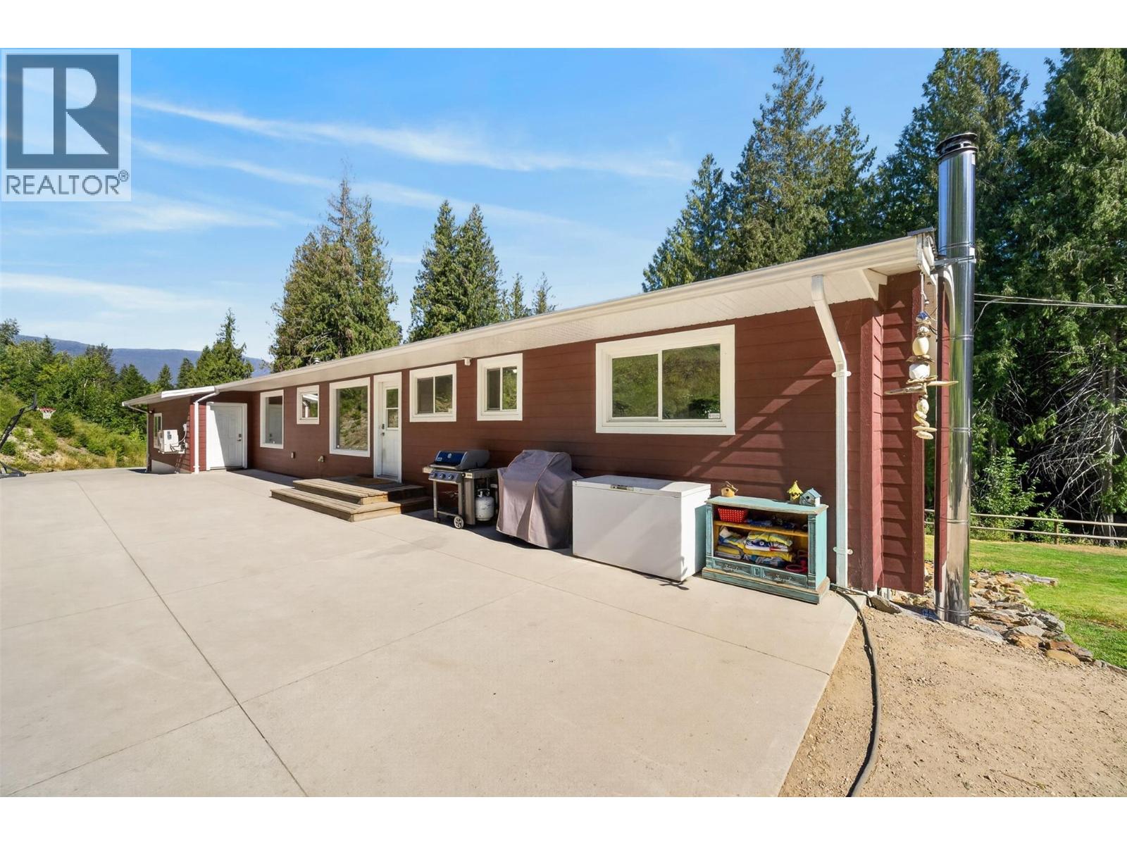  450 20 Avenue Southwest, Salmon Arm