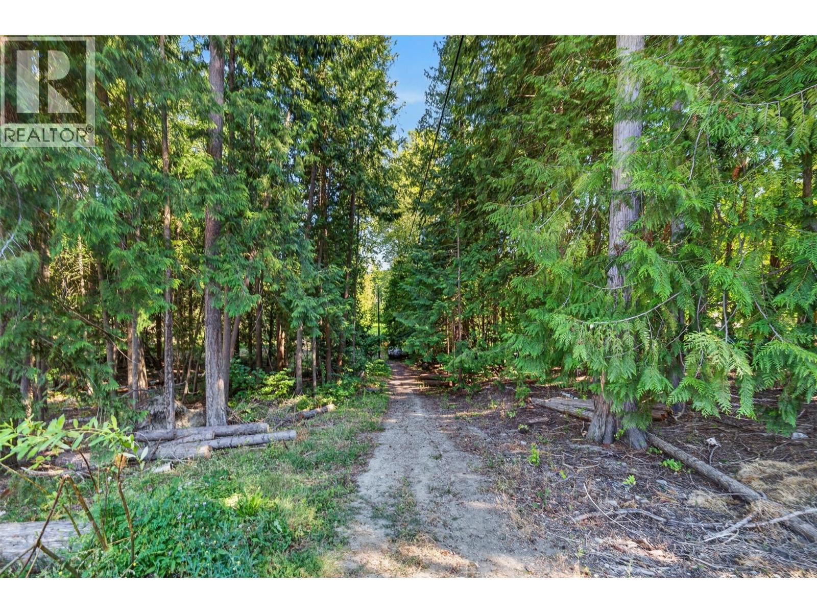  450 20 Avenue Southwest, Salmon Arm