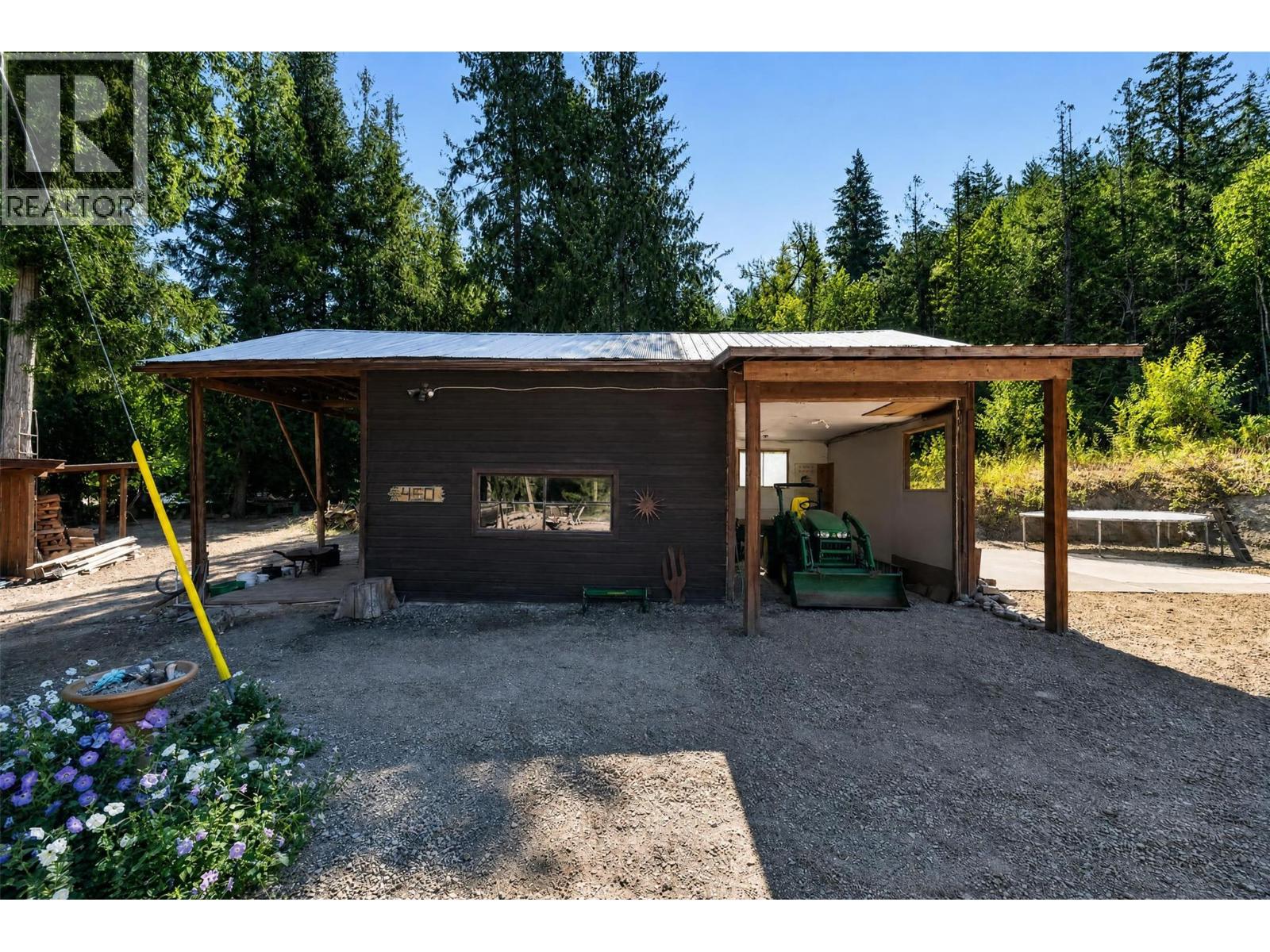 450 20 Avenue Southwest, Salmon Arm