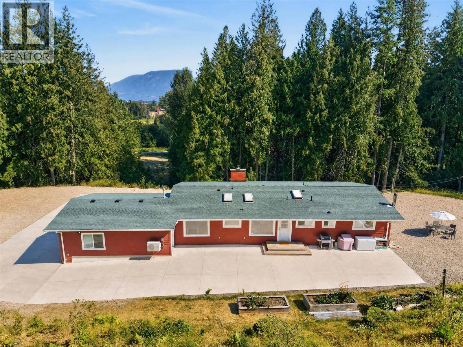  450 20 Avenue Southwest, Salmon Arm