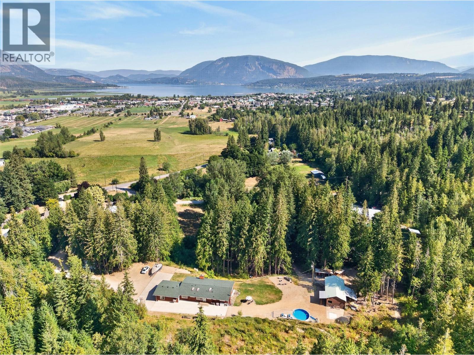  450 20 Avenue Southwest, Salmon Arm