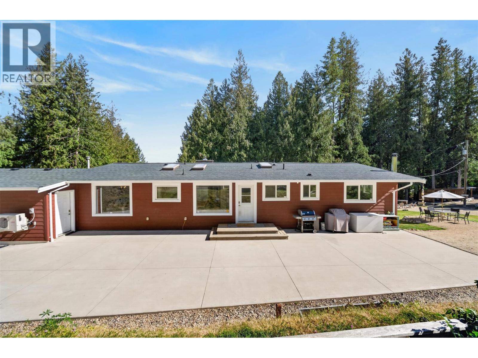  450 20 Avenue Southwest, Salmon Arm