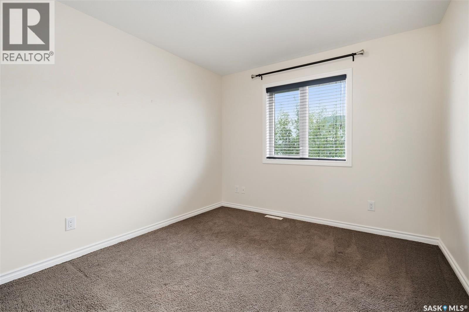 #2 115 Veltkamp CRESCENT - 24