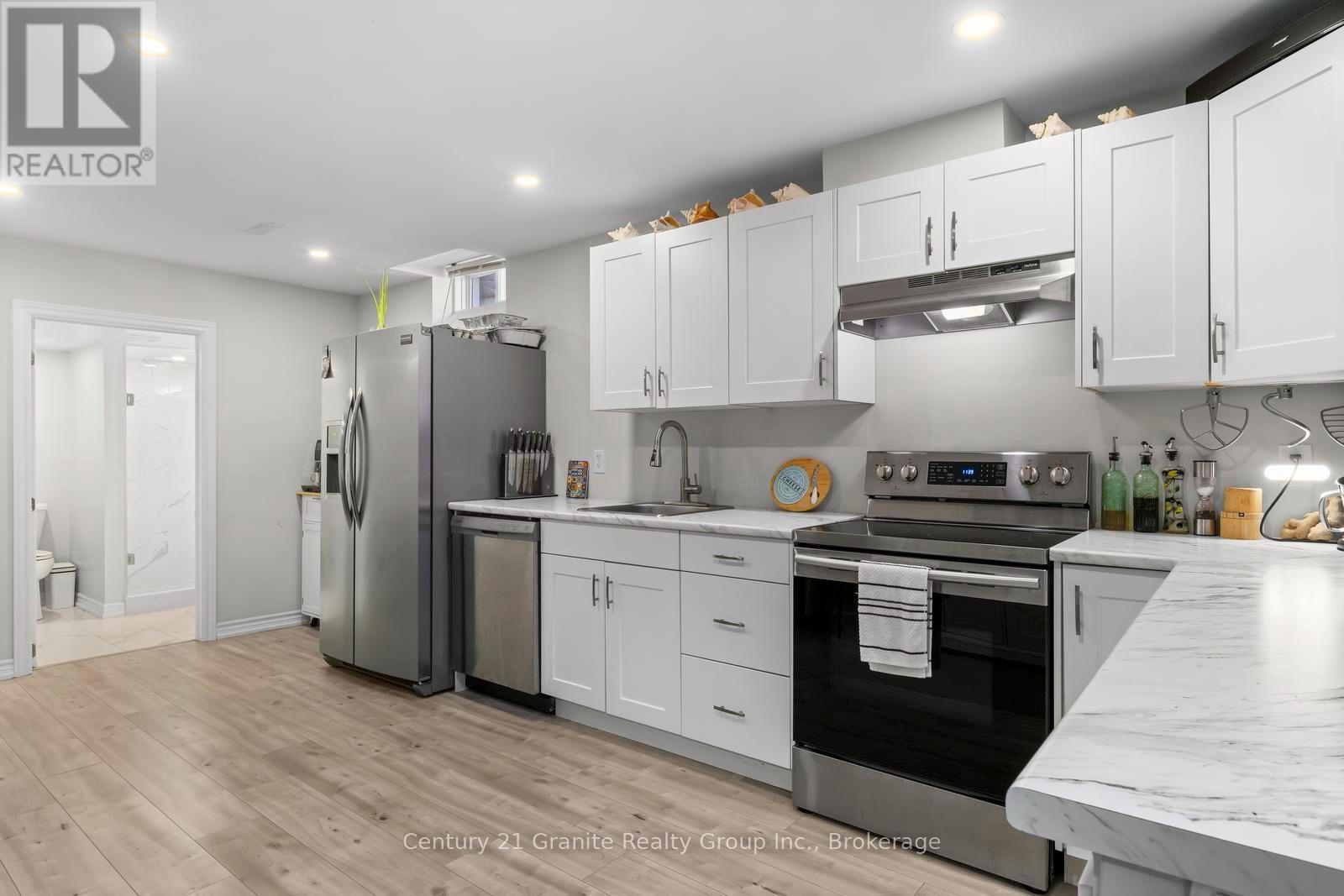 94 HOCKLEY AVENUE - Image 32