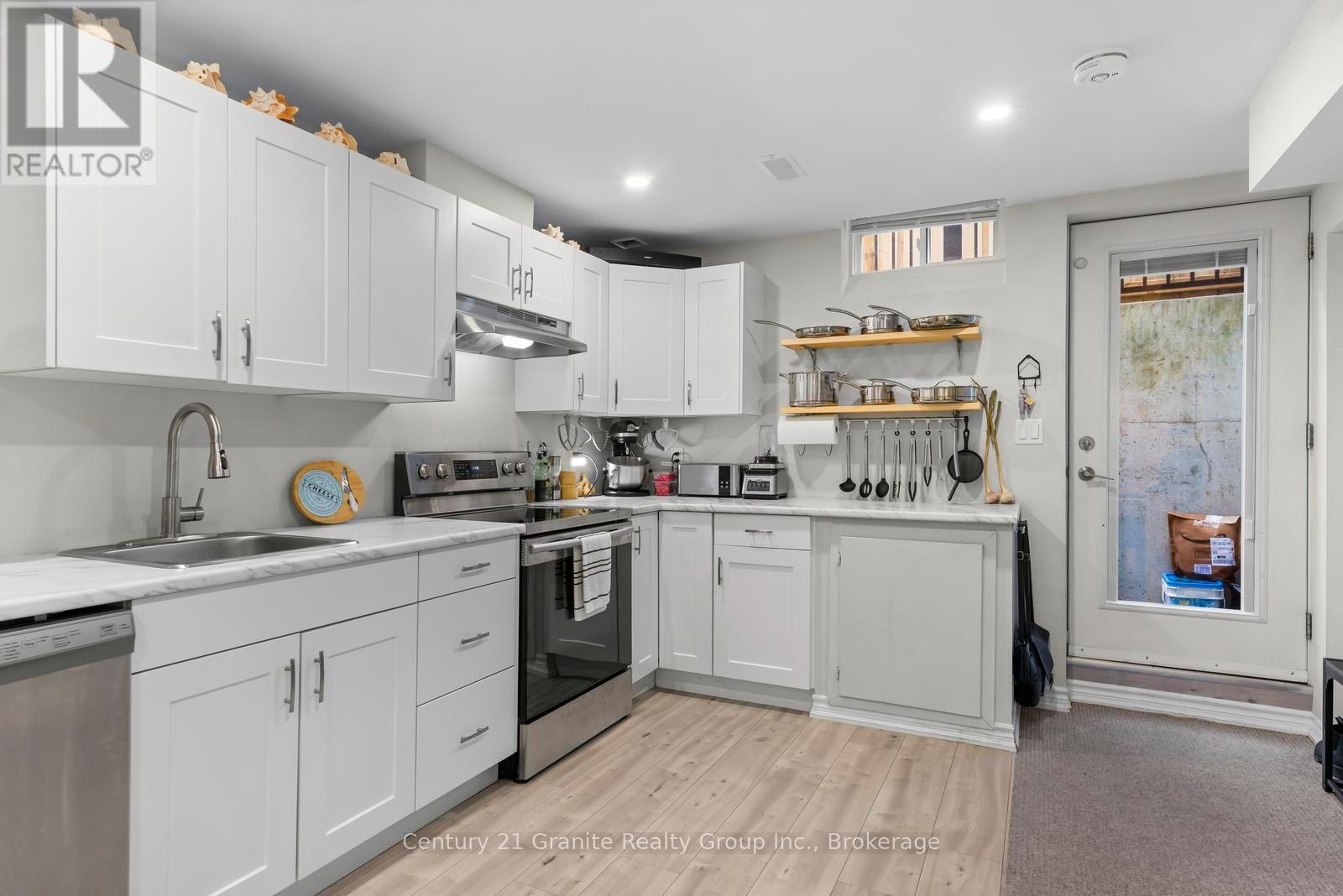 94 HOCKLEY AVENUE - Image 34