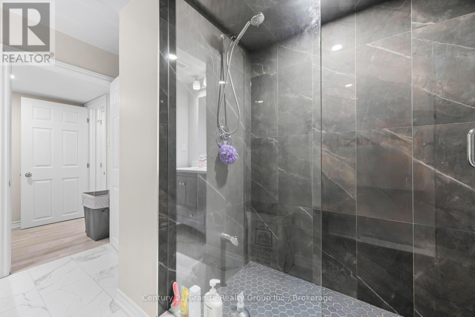 94 HOCKLEY AVENUE - 40
