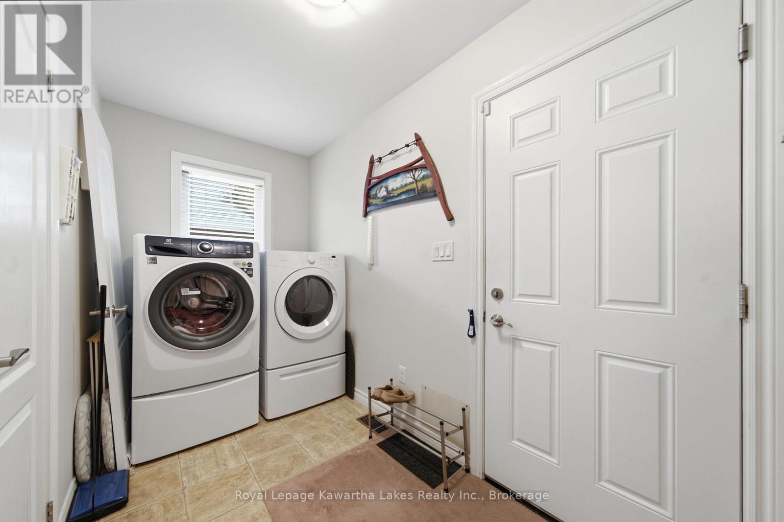 32 GEE CRESCENT - 25