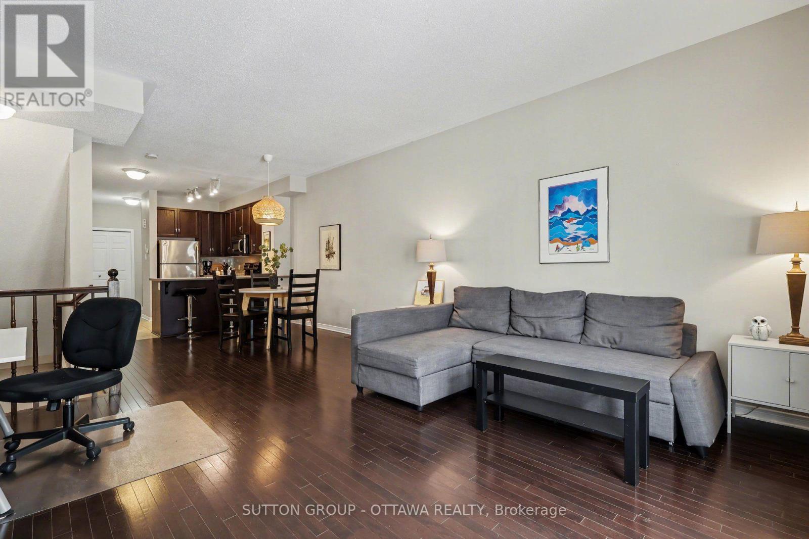 2 Bed, 2 Bath House for Sale in Ottawa – 340 LONDON TERRACE, Ottawa – MLS# X13640710 - Image 11