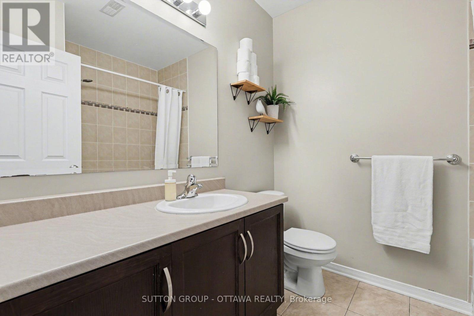 2 Bed, 2 Bath House for Sale in Ottawa – 340 LONDON TERRACE, Ottawa – MLS# X13640710 - Image 22