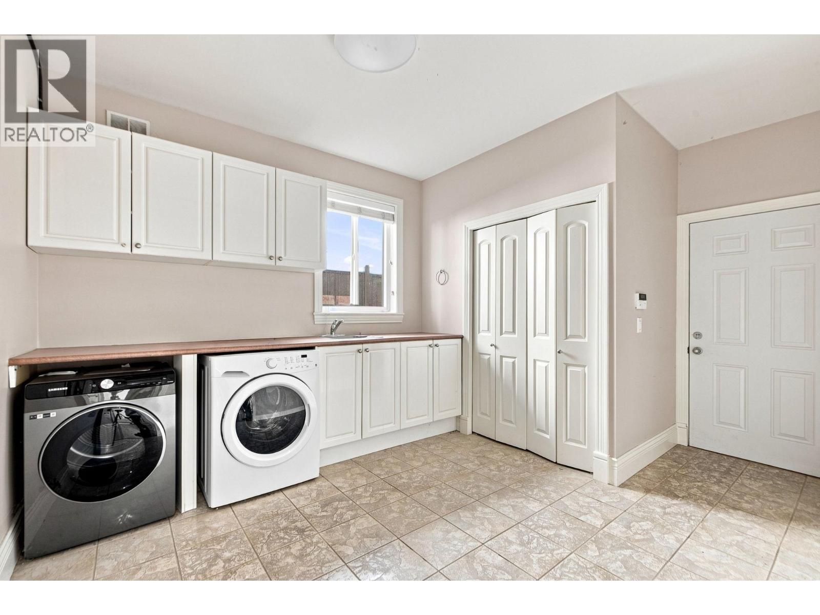 5671 FORSYTH Crescent, Richmond