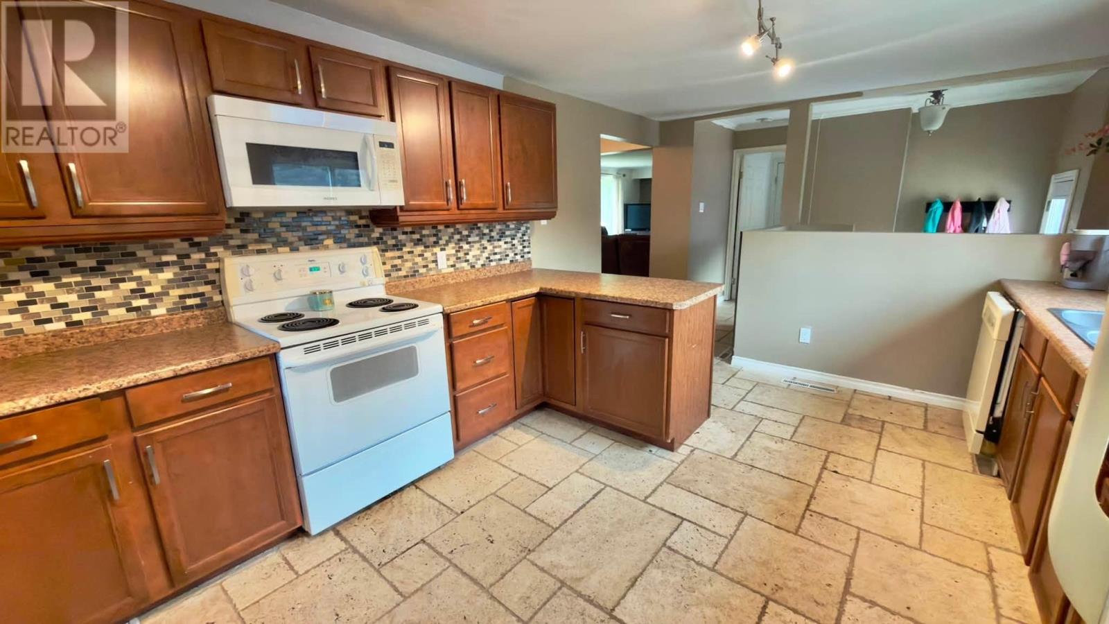 64 MAPLE ST - Image 8