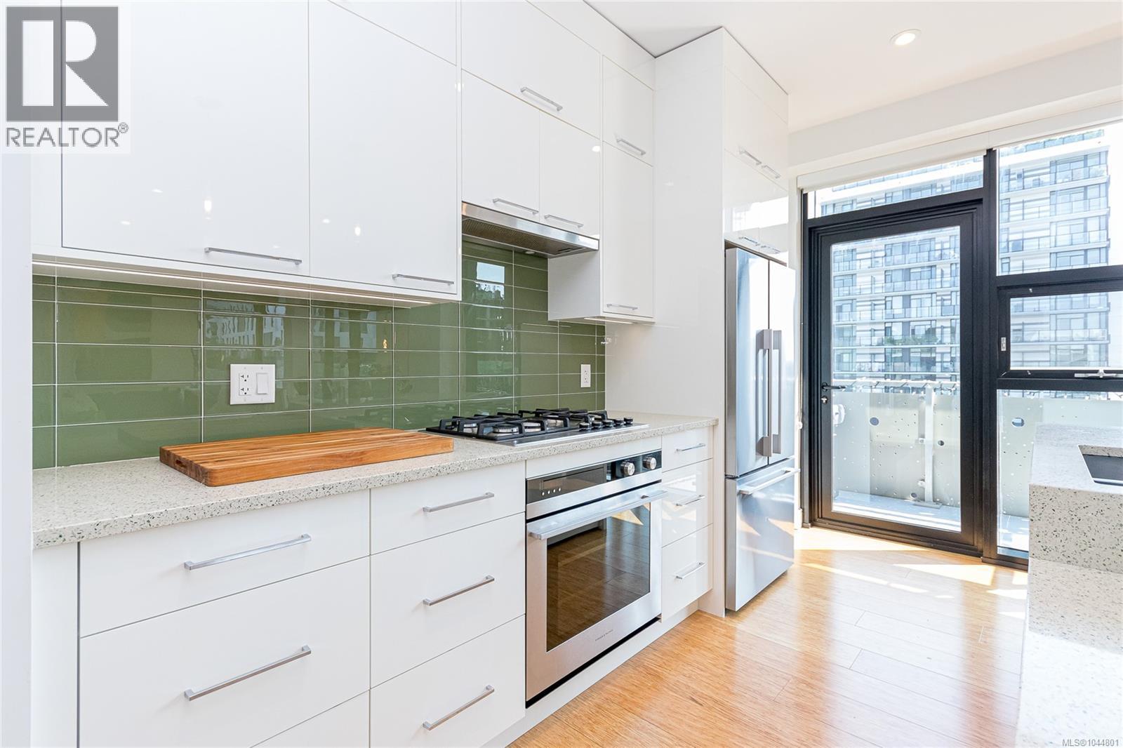 #S404 1411 Cook St - 11