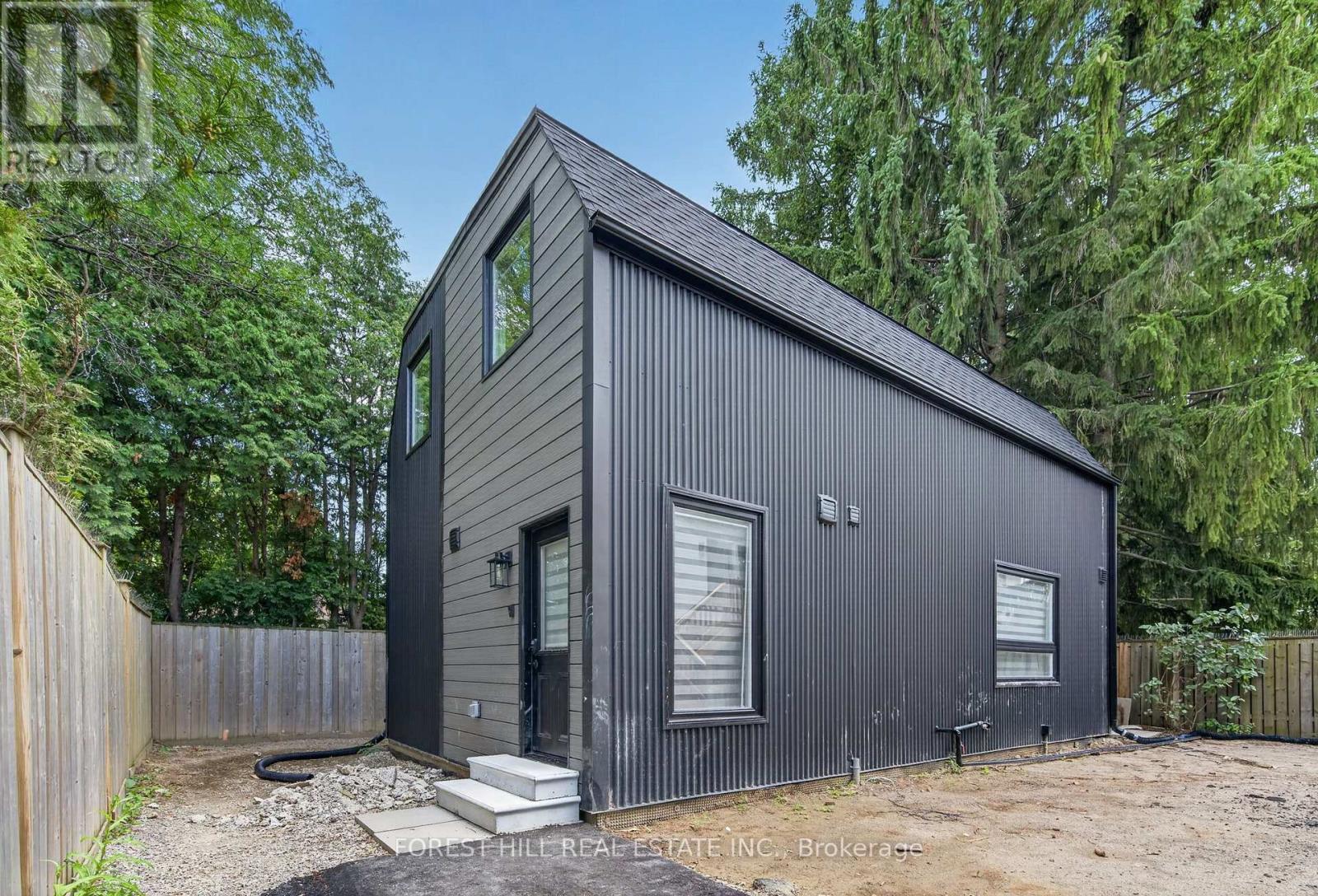 Photo of 221 Churchill Avenue