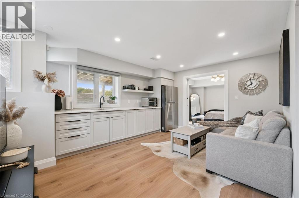3 QUEENSBROOK Crescent - 24