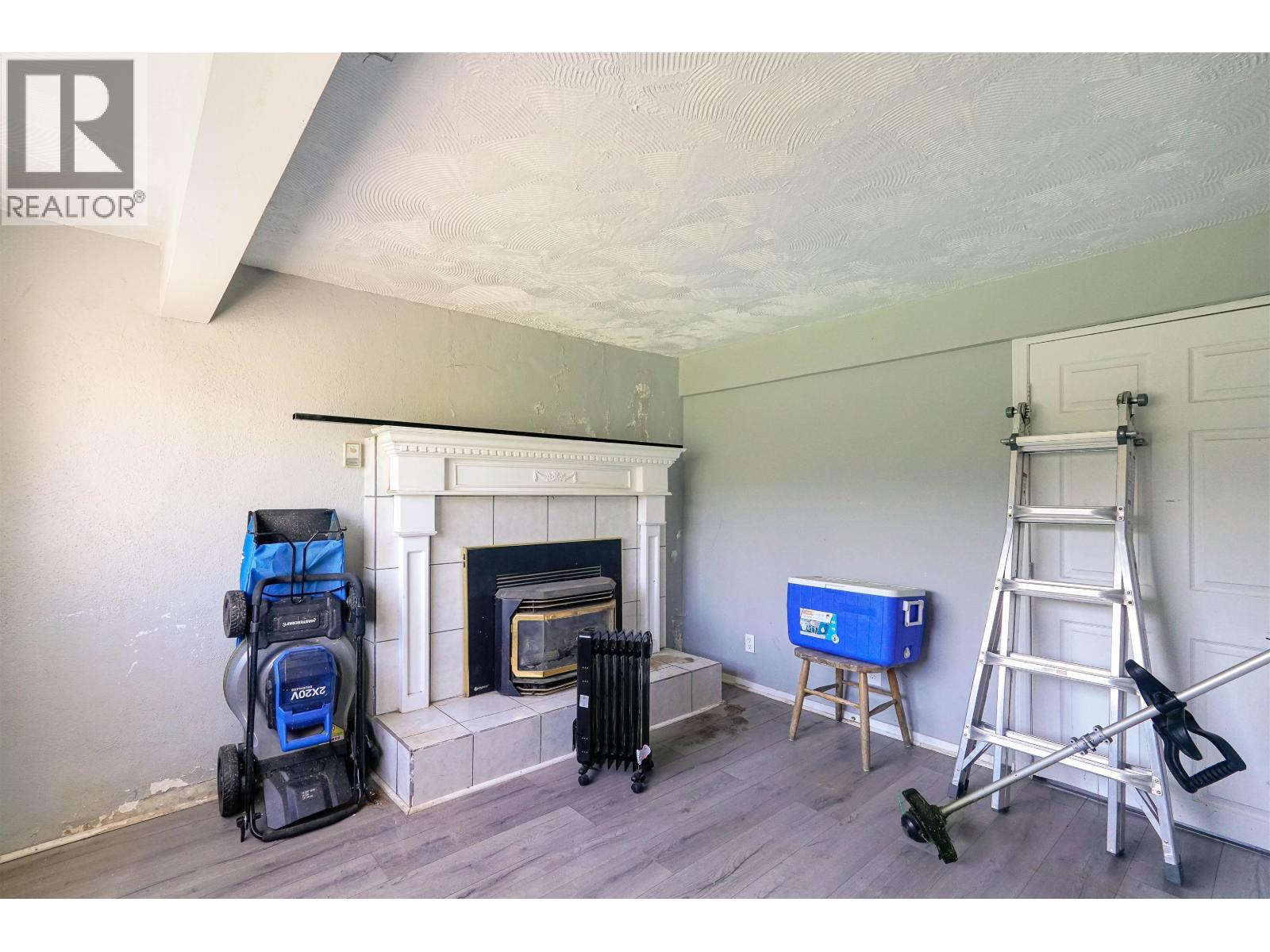 36 FULMAR STREET - 13