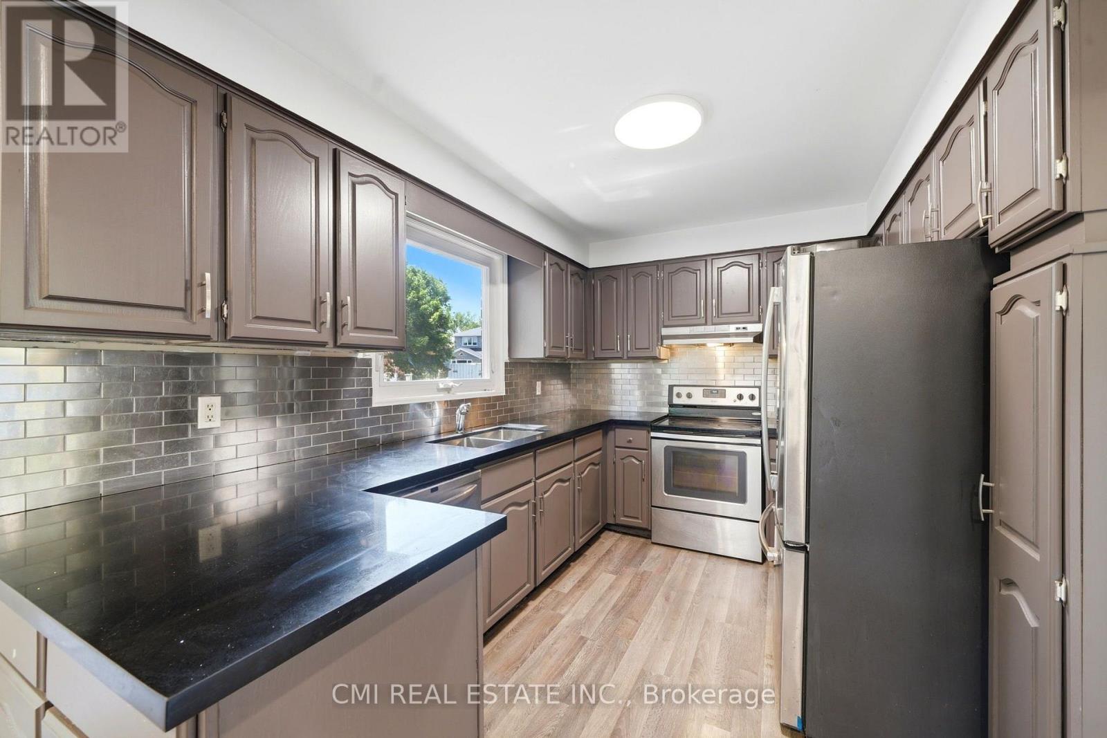 39 CAMROSE DRIVE - 12