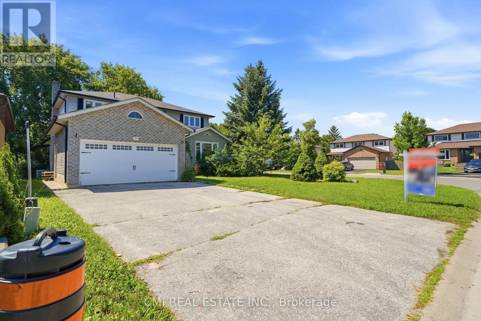 39 CAMROSE DRIVE - 3