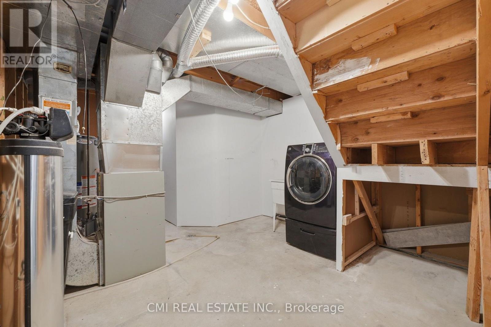 39 CAMROSE DRIVE - 37