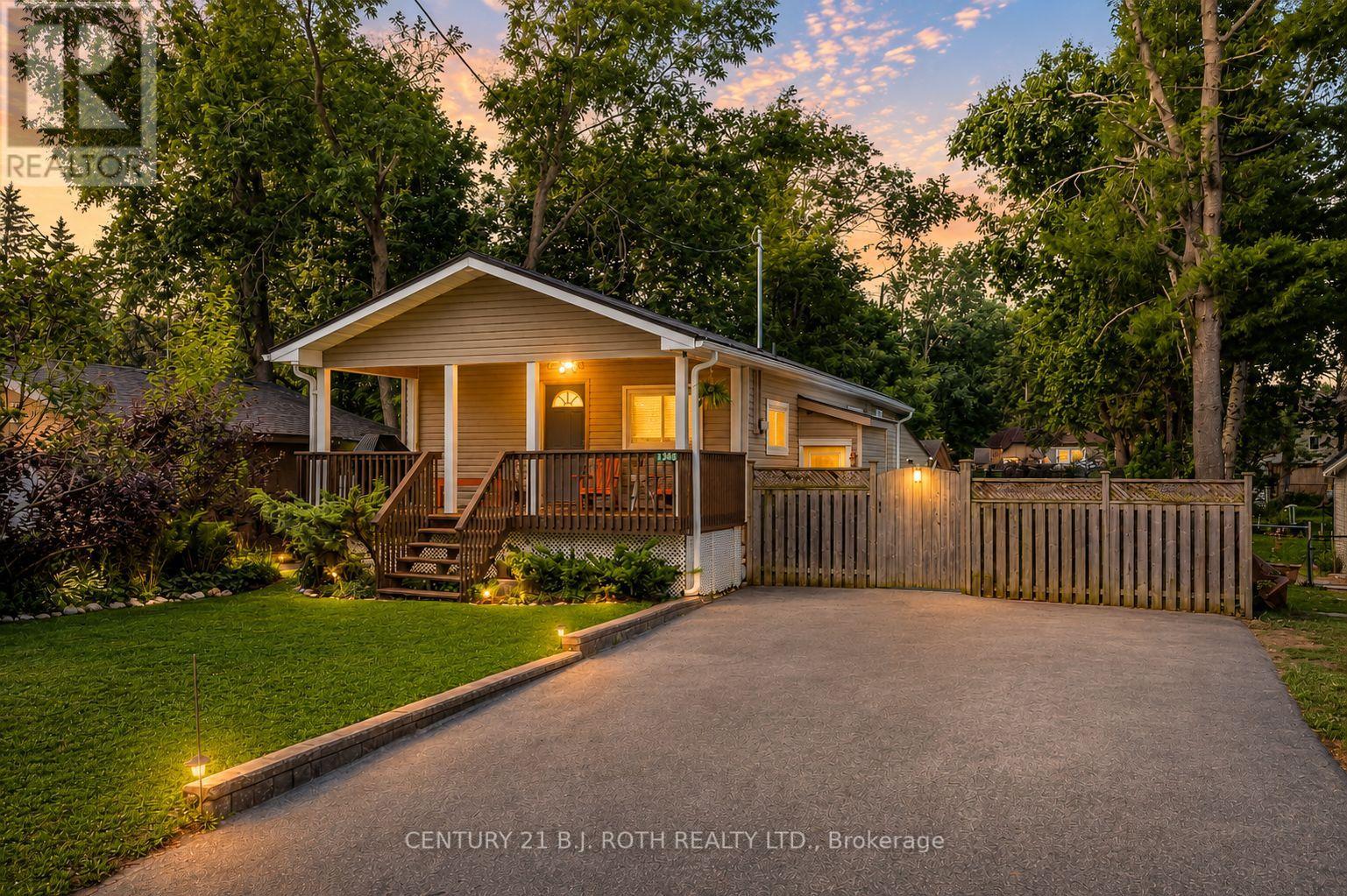 3448 CORONATION AVENUE - 1
