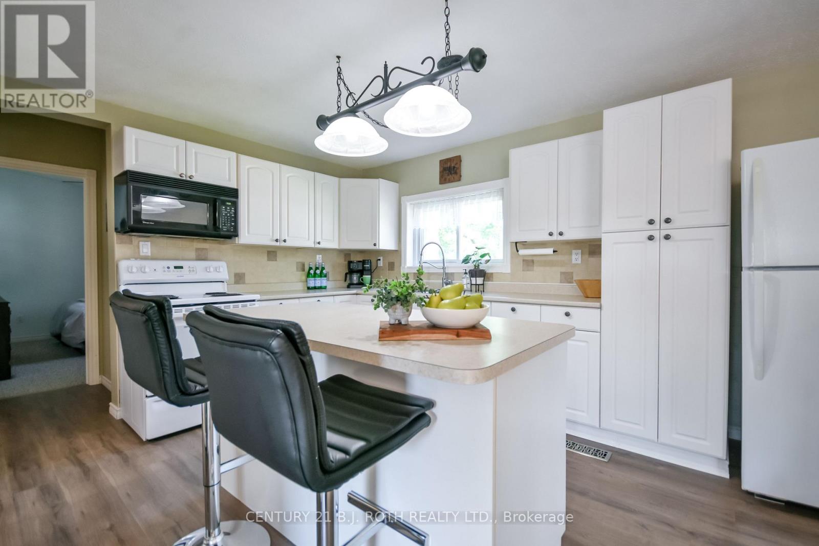 3448 CORONATION AVENUE - Image 12