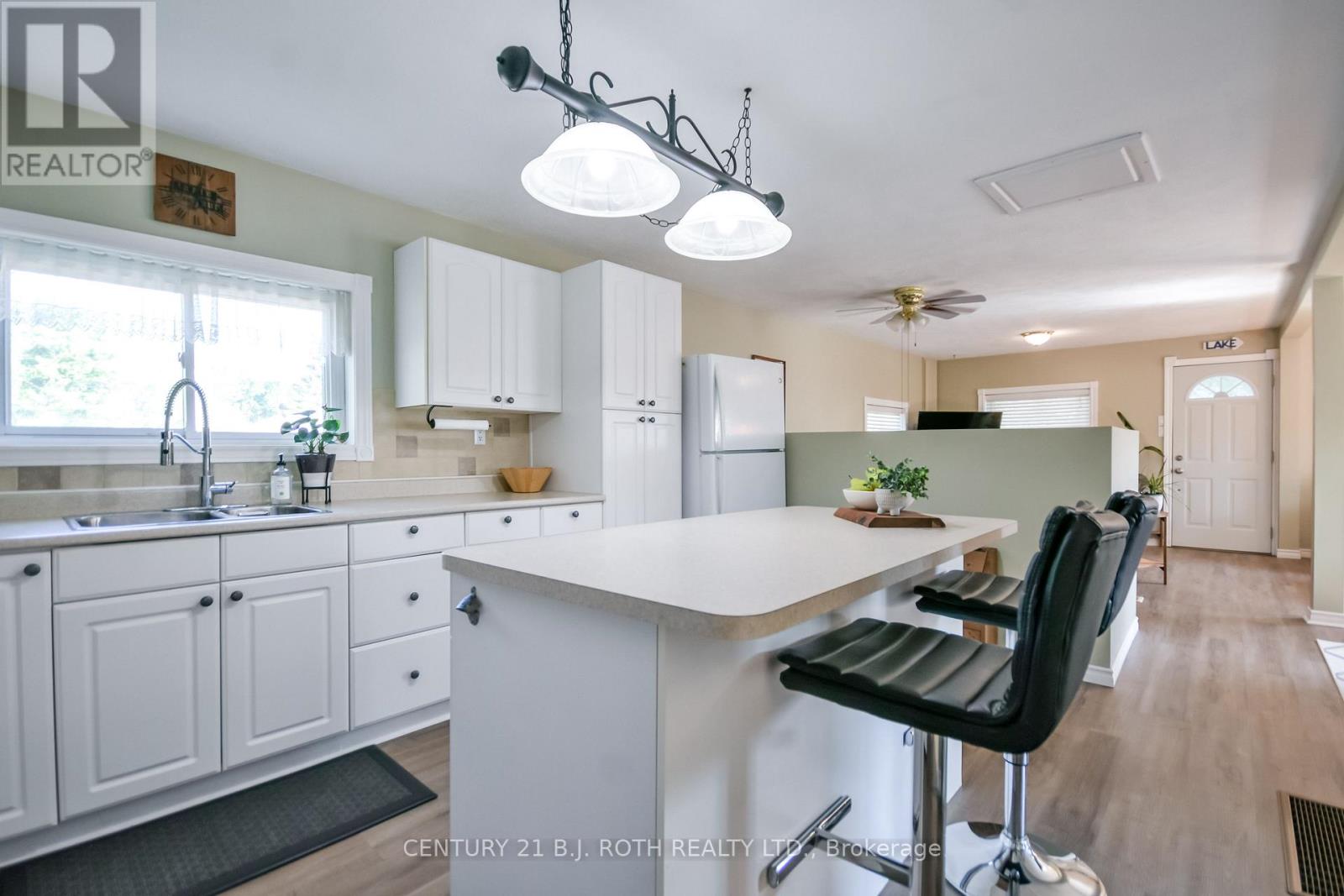 3448 CORONATION AVENUE - Image 13
