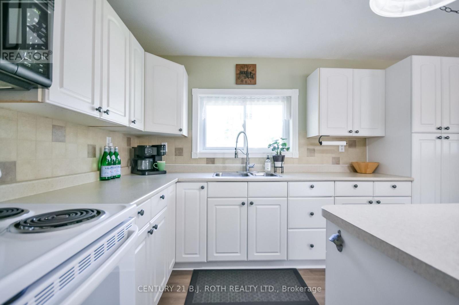 3448 CORONATION AVENUE - Image 14