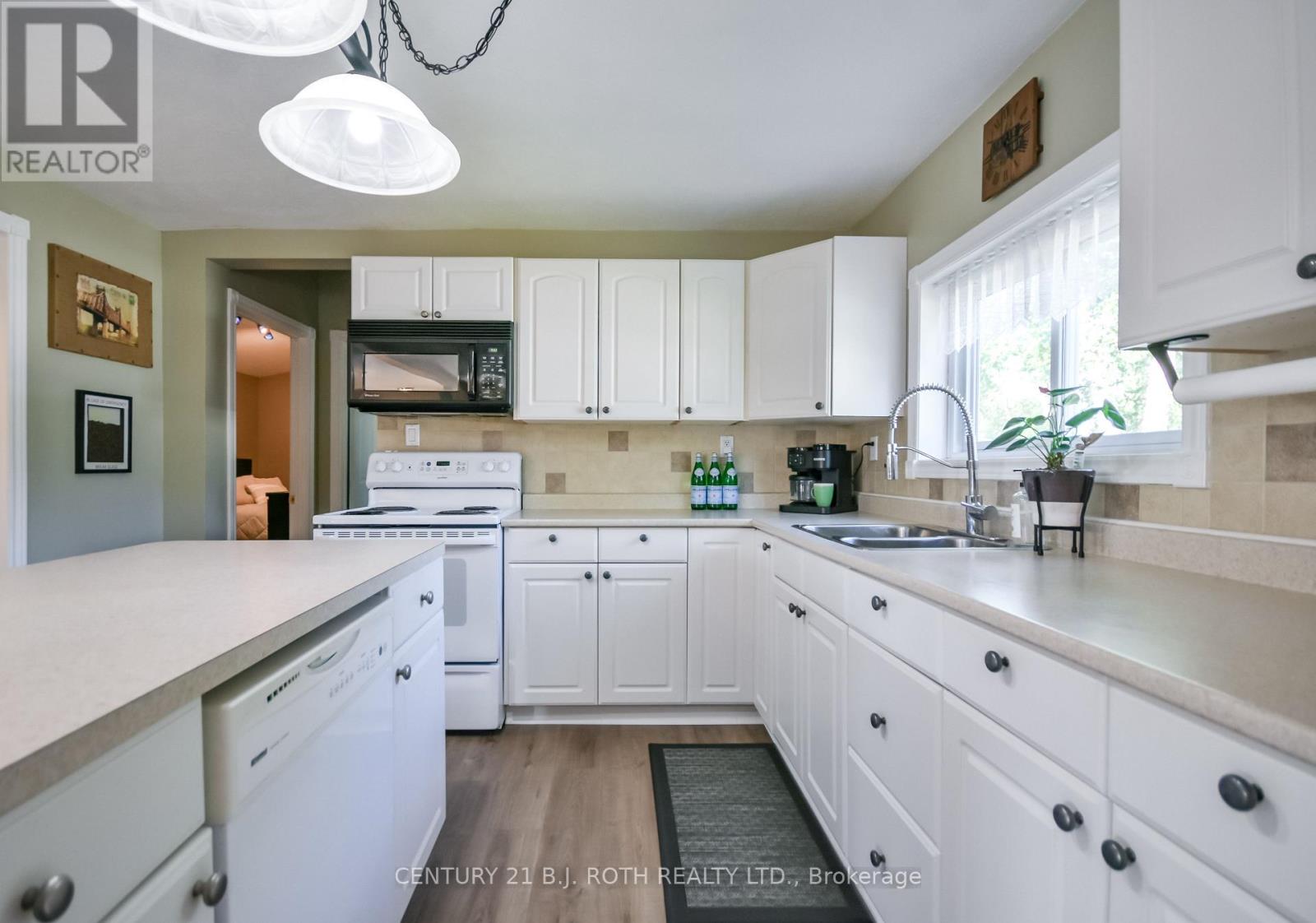 3448 CORONATION AVENUE - Image 15