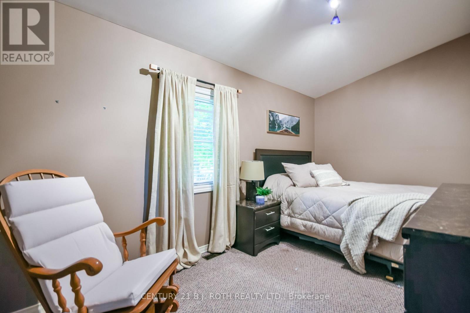 3448 CORONATION AVENUE - Image 19