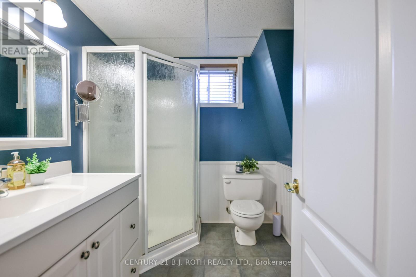 3448 CORONATION AVENUE - Image 25