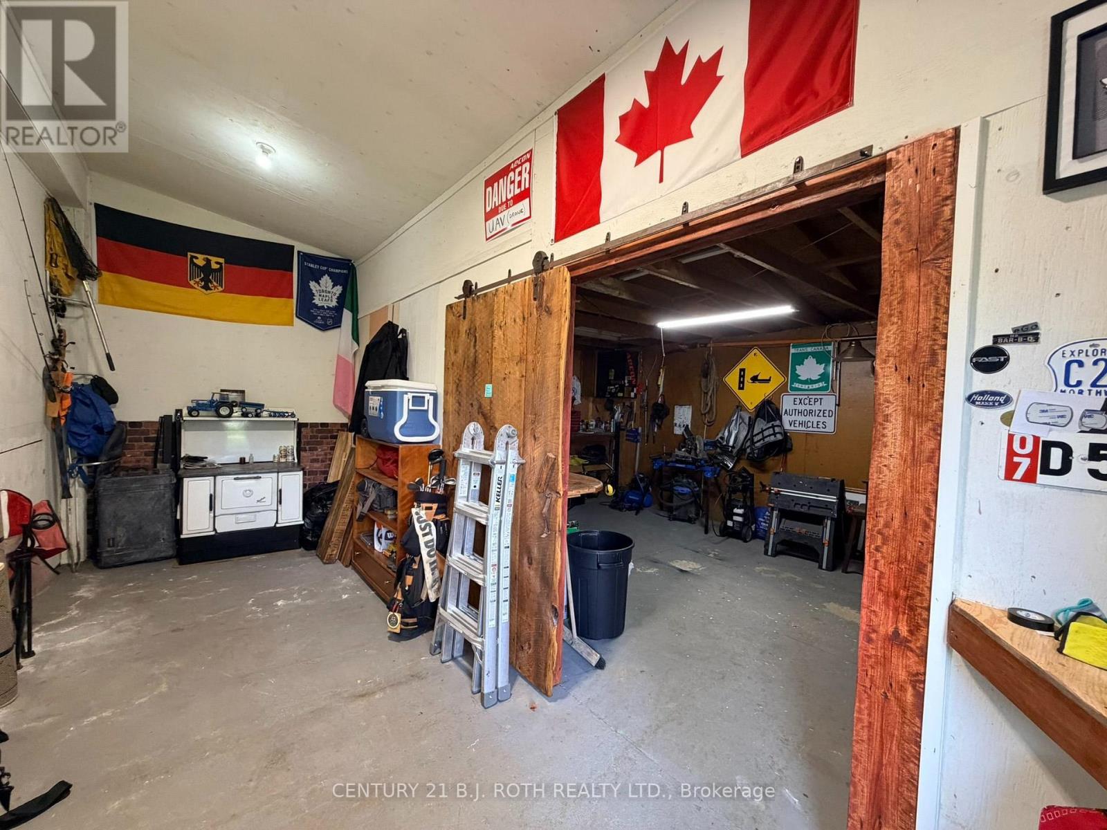 3448 CORONATION AVENUE - Image 29