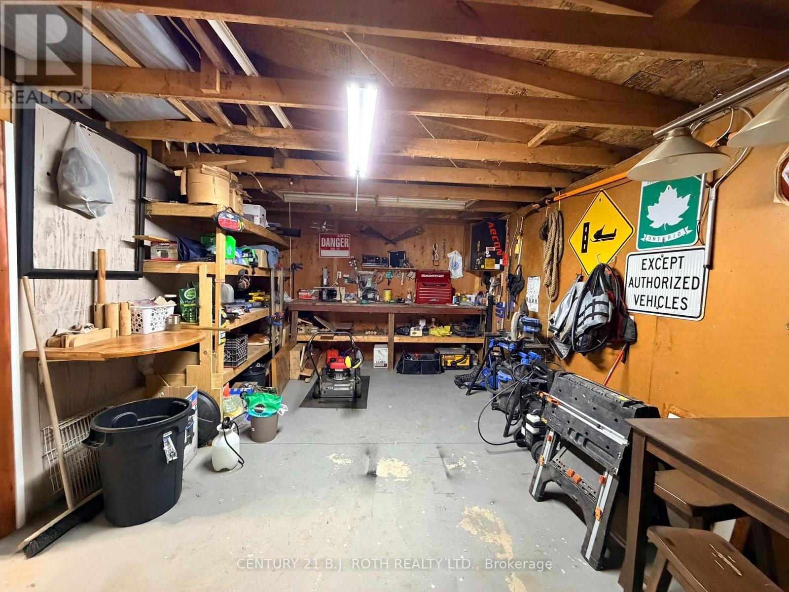 3448 CORONATION AVENUE - Image 30