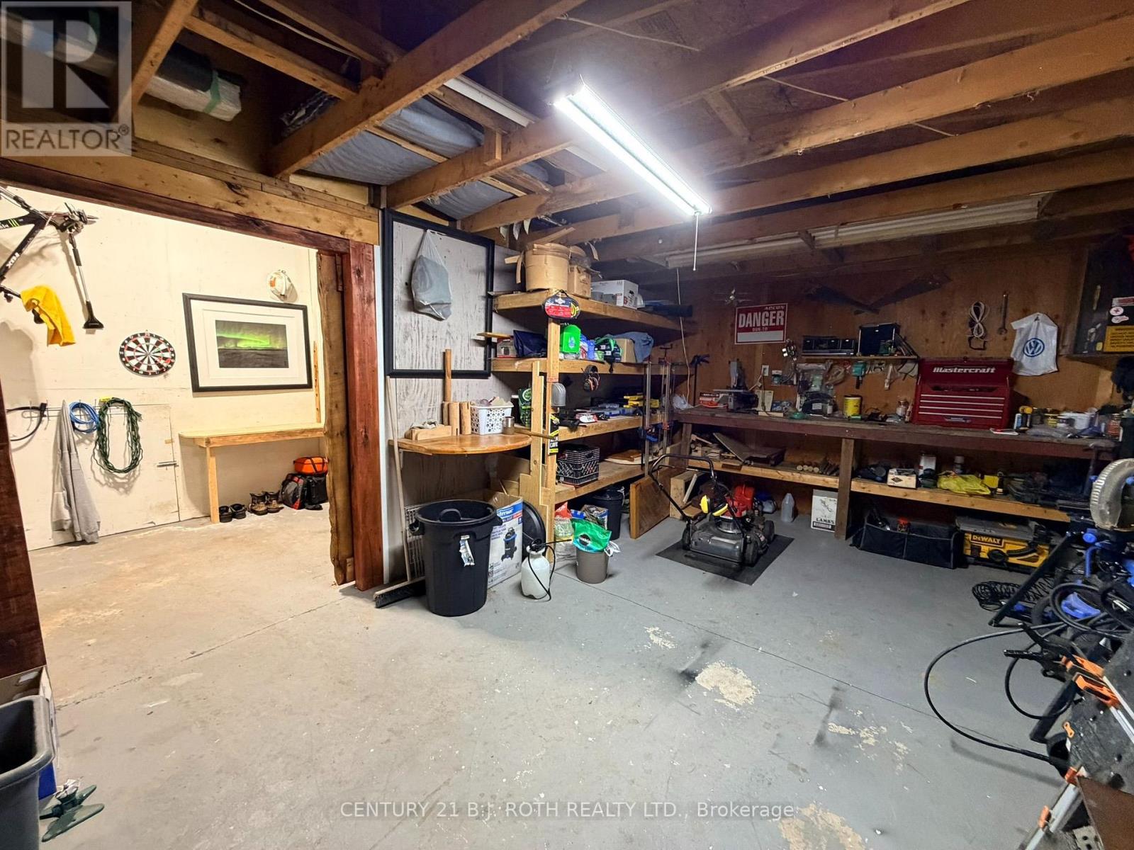 3448 CORONATION AVENUE - Image 31