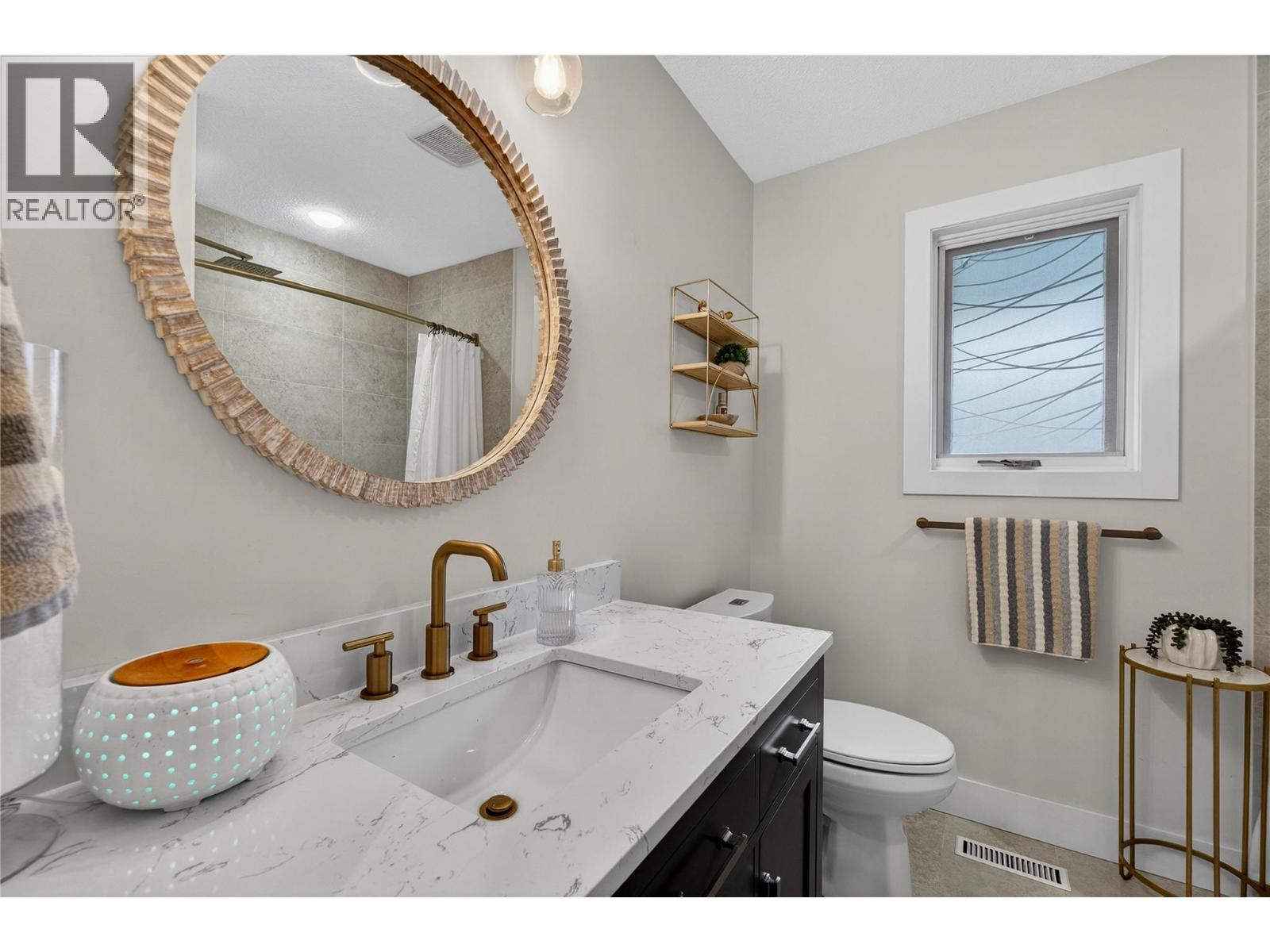 2829 Marine Drive - 25