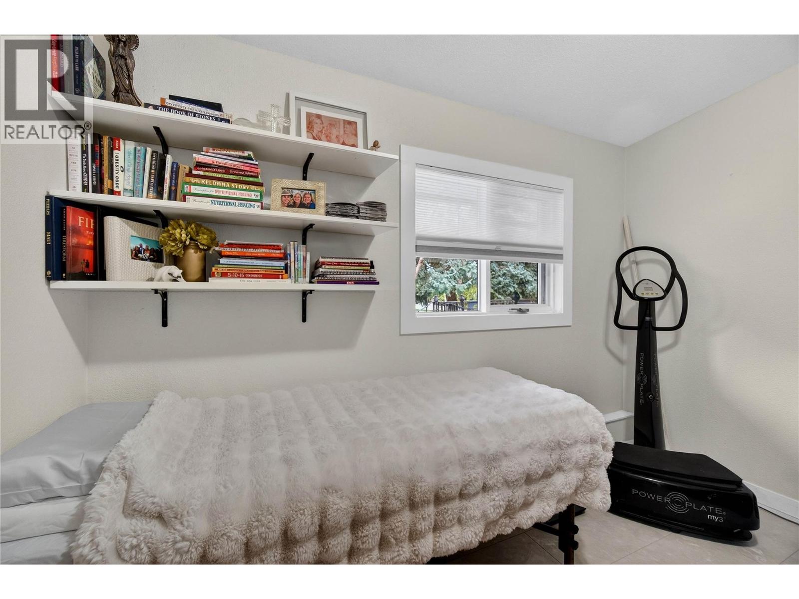 2829 Marine Drive - 34