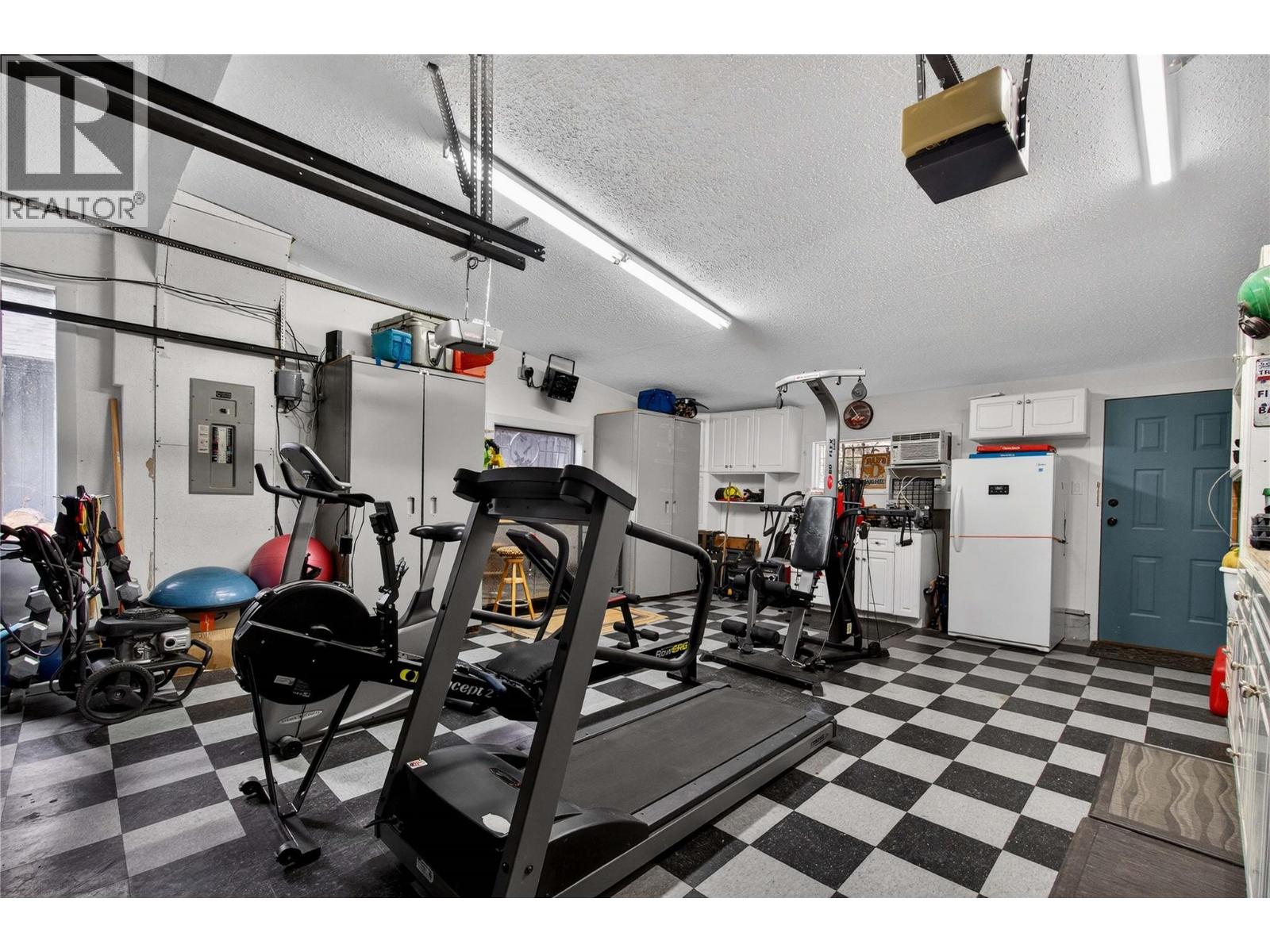 2829 Marine Drive - 40