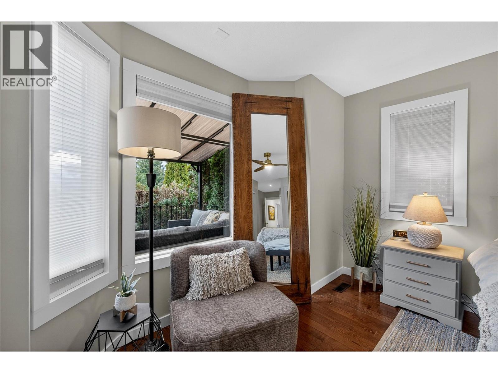 2829 Marine Drive - 29