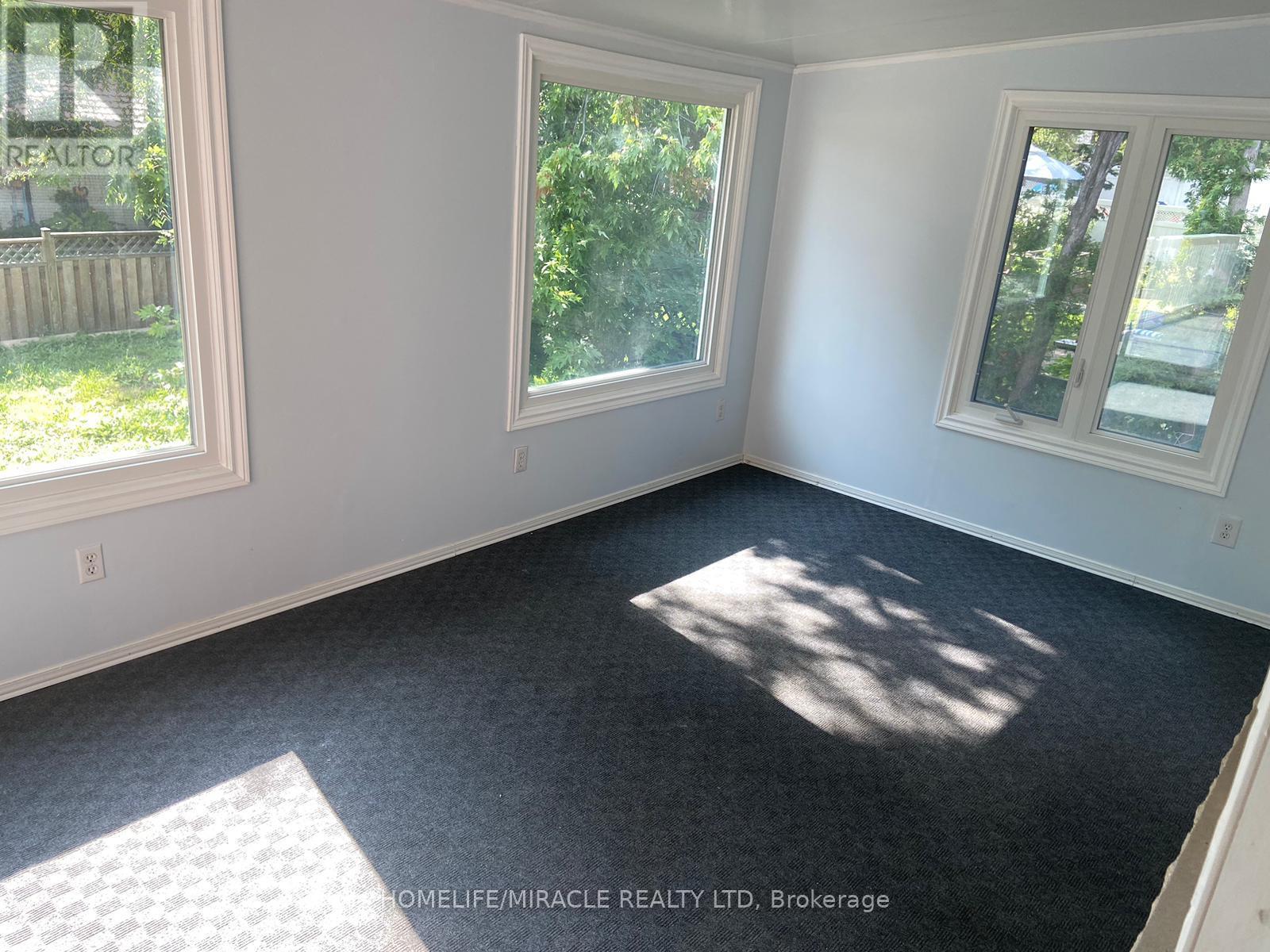 MAIN FLOOR - 25 THORNRIDGE CRESCENT — photo 2