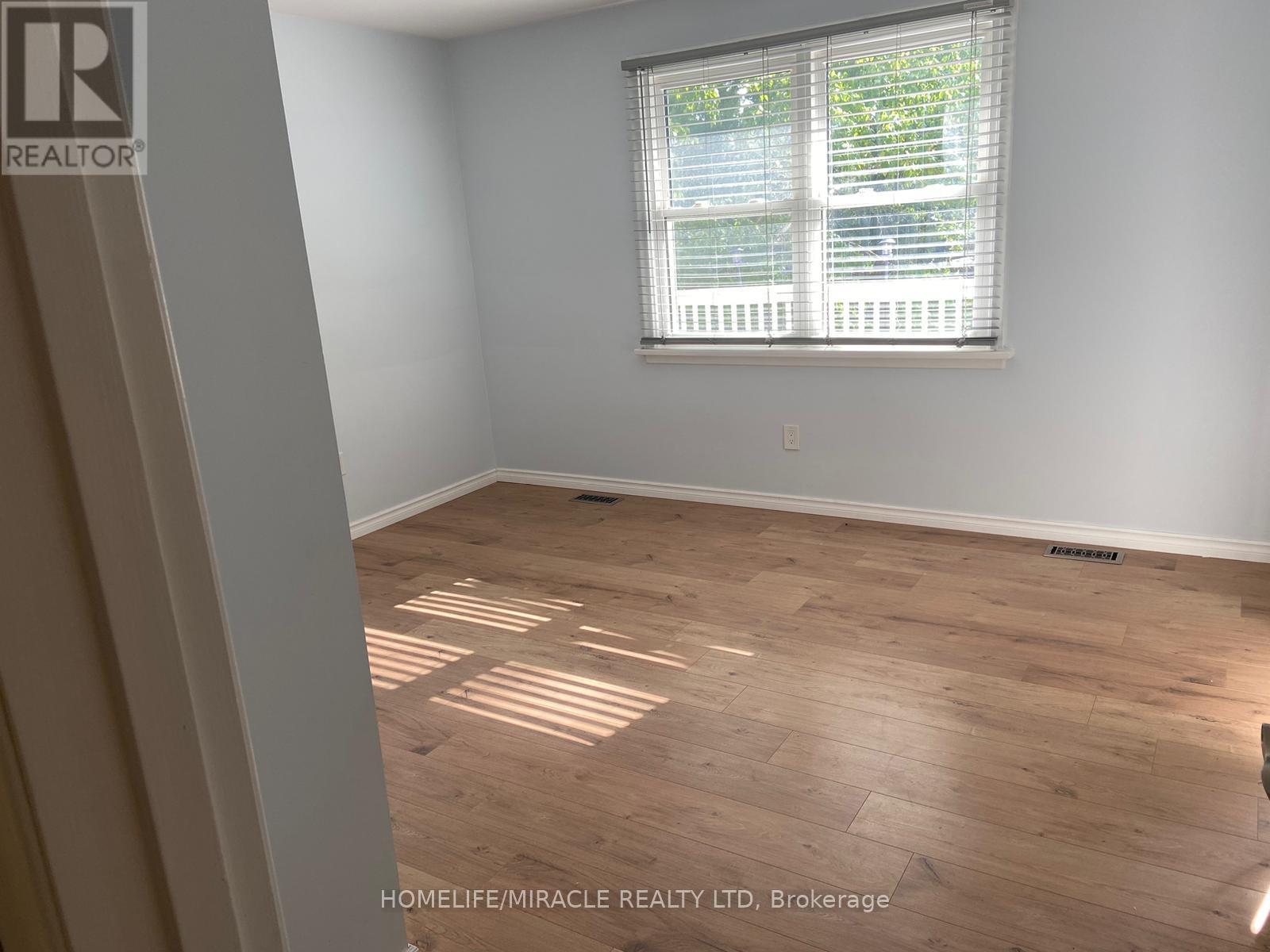 MAIN FLOOR - 25 THORNRIDGE CRESCENT — photo 3