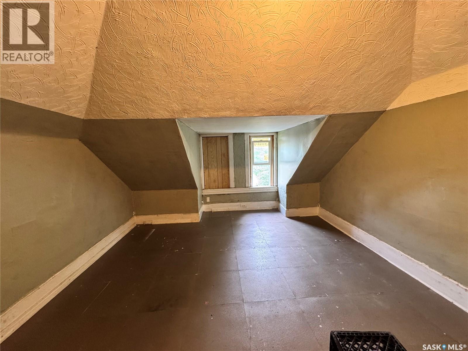 855 2nd STREET E - 6