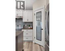 Eat in kitchen - 220 Sierra Road Sw, Medicine Hat, AB T1B4Y6 Photo 7